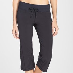 Zella 'Work It' Capris- Black- Size 6